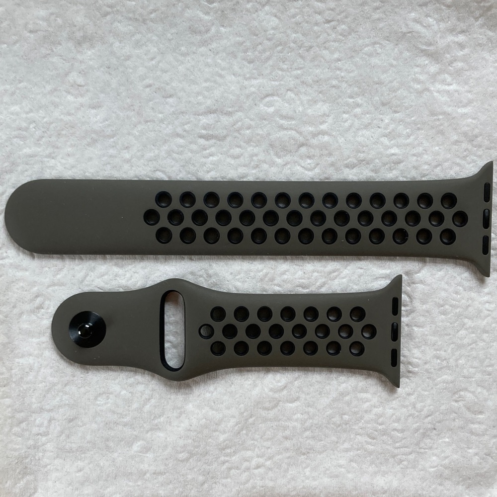 New-Never Worn
Perforated Watch Band - Nike for Apple Watch